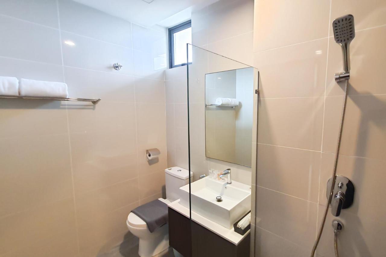 Ramada Suites By Wyndham The Straits Johor Bahru Exterior photo