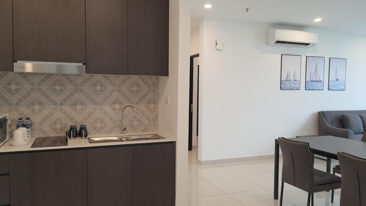 Ramada Suites By Wyndham The Straits Johor Bahru Exterior photo