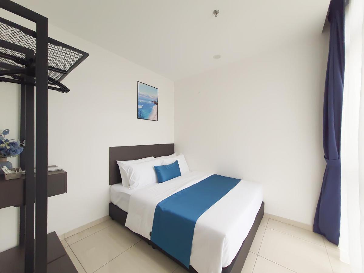 Ramada Suites By Wyndham The Straits Johor Bahru Exterior photo