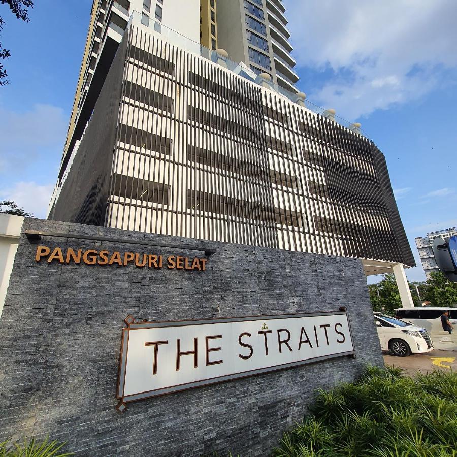 Ramada Suites By Wyndham The Straits Johor Bahru Exterior photo