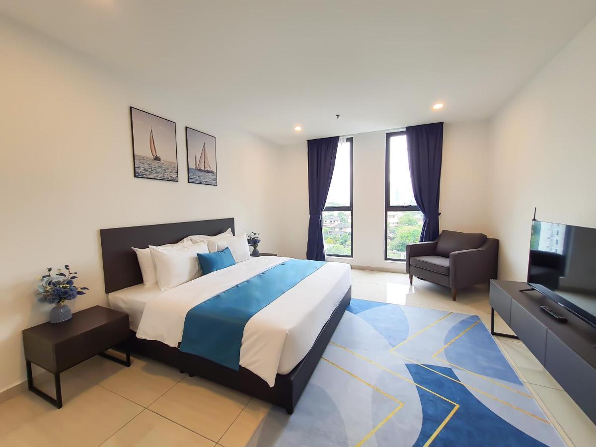 Ramada Suites By Wyndham The Straits Johor Bahru Exterior photo
