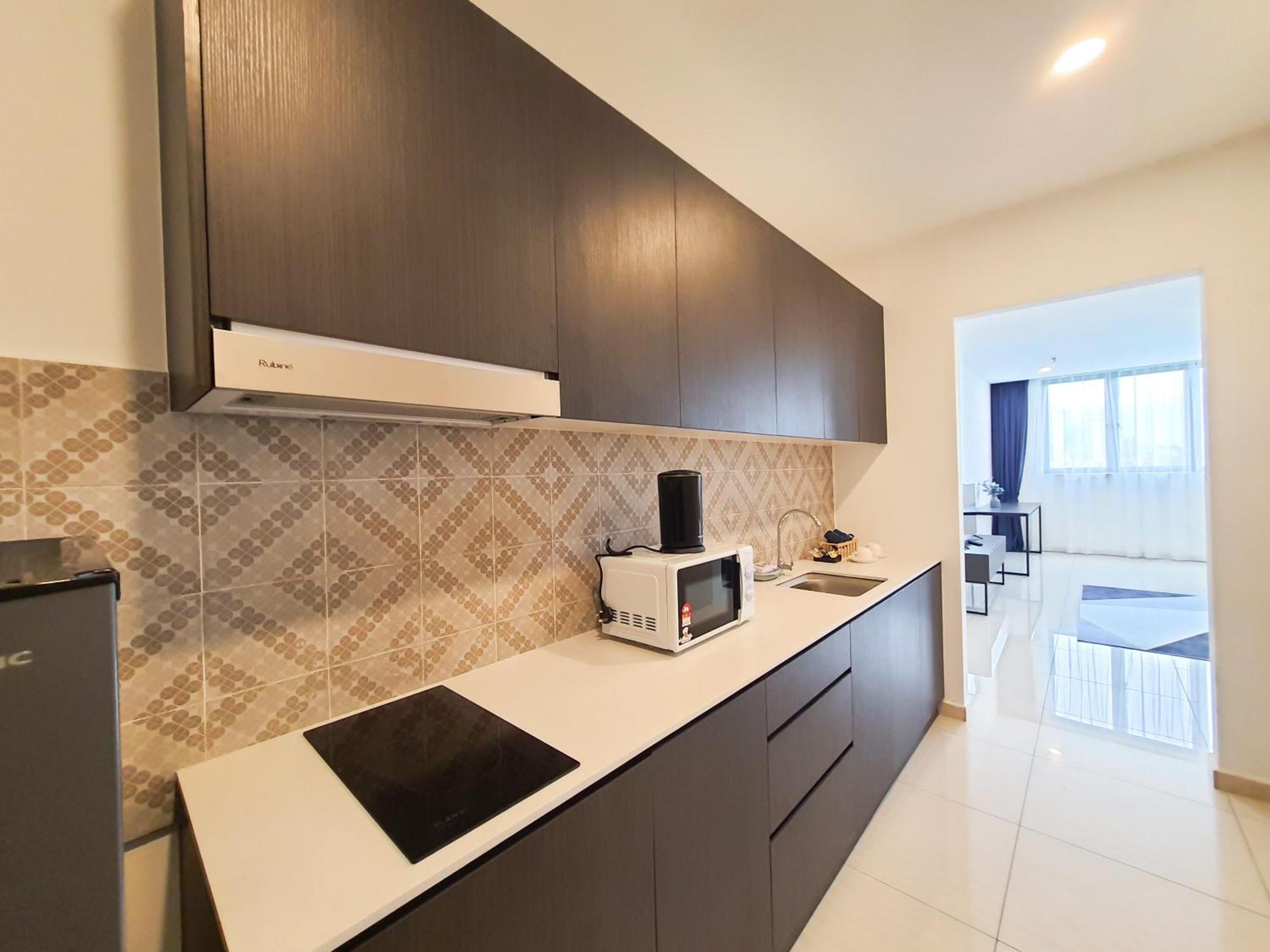 Ramada Suites By Wyndham The Straits Johor Bahru Exterior photo